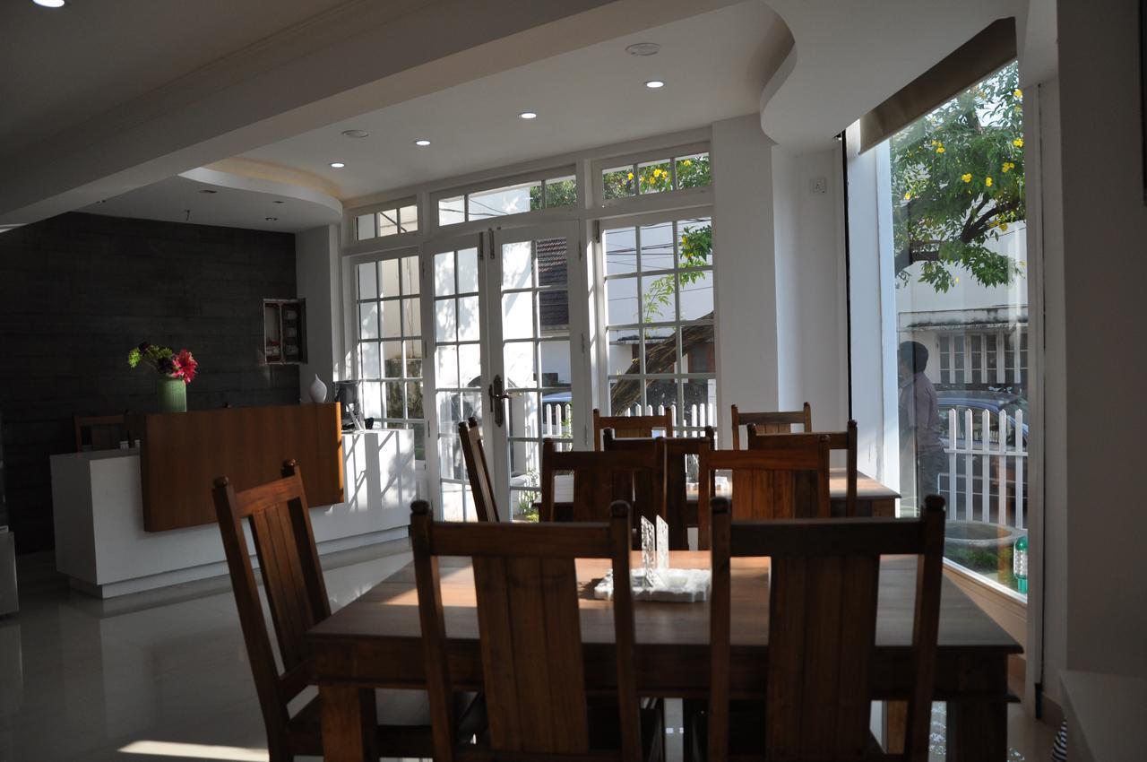 Hotel Daffodils Spice Court Kochi Zewnętrze zdjęcie