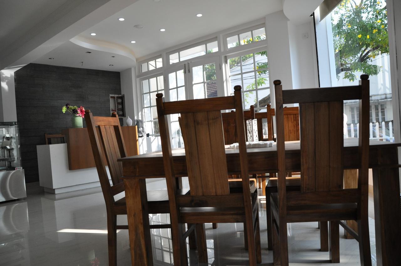 Hotel Daffodils Spice Court Kochi Zewnętrze zdjęcie